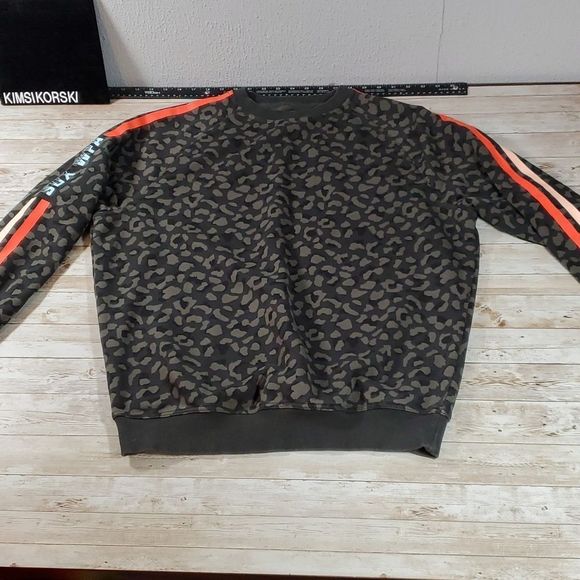 Sarah’s Day x White Fox Boutique | SDX WFA Crewneck Team Camo Sweatshirt S - Picture 3 of 14